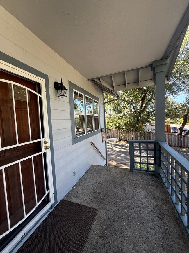 Building Photo - 2 bedroom/ 1 Bathroom 2 Story Home for Rent in Cotati!