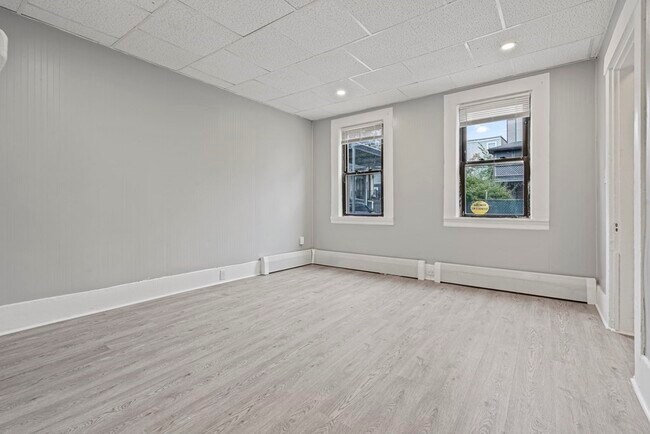 Building Photo - 234 Bowen St