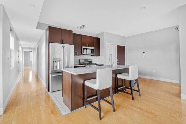 Building Photo - 900 N 16th St