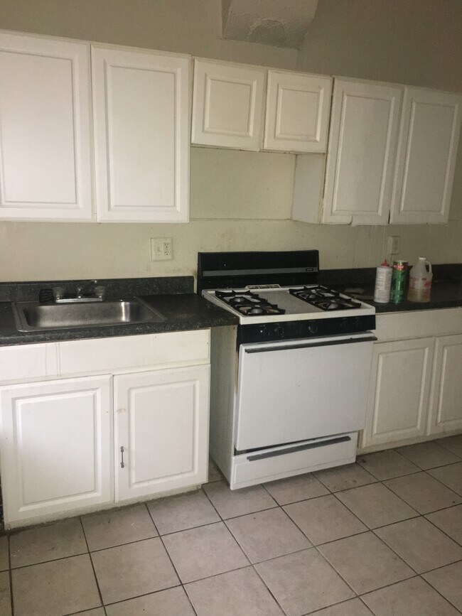 Kitchen - 2744 Edmondson Ave