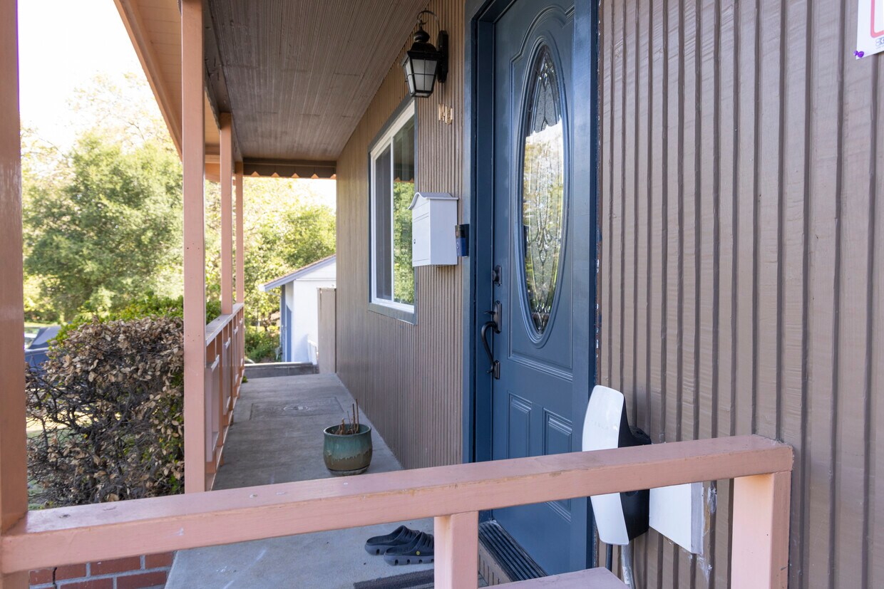 Foto principal - 1419 Rollingwood Dr