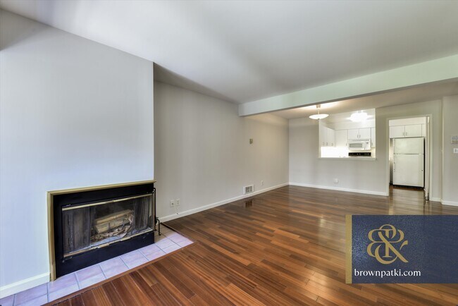 Building Photo - 1380 Greenwich St