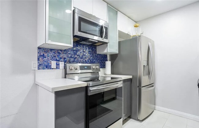 Building Photo - 355 S Madison Ave