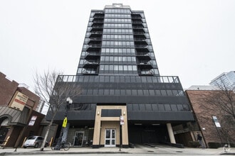 Building Photo - 1309 N Wells St