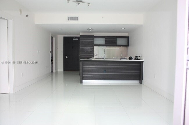 Building Photo - 200 Biscayne Blvd Way