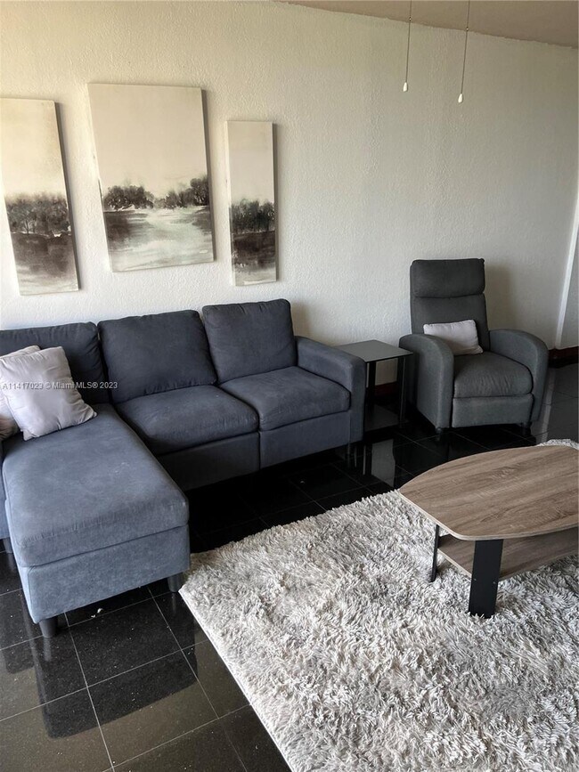 Foto del edificio - 1465 NE 123rd St