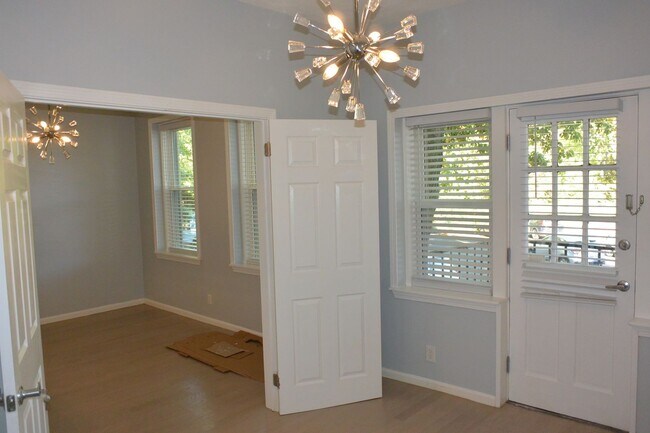 Building Photo - Newly renovated 3 bedroom 2 bath