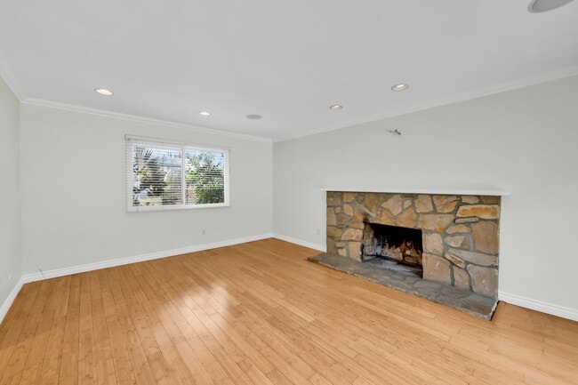 Building Photo - 13004 Lull St