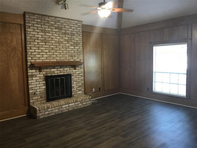 Building Photo - 4200 San Saba Ct
