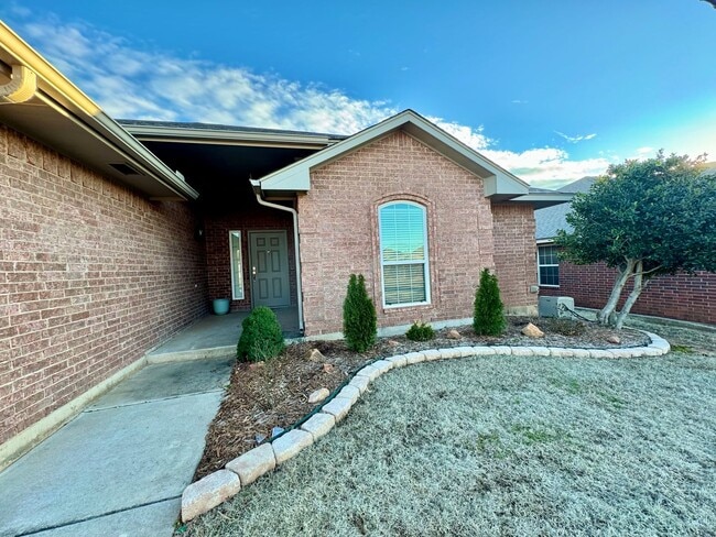 Building Photo - 3 Bed, 2 Bath Home in Moore