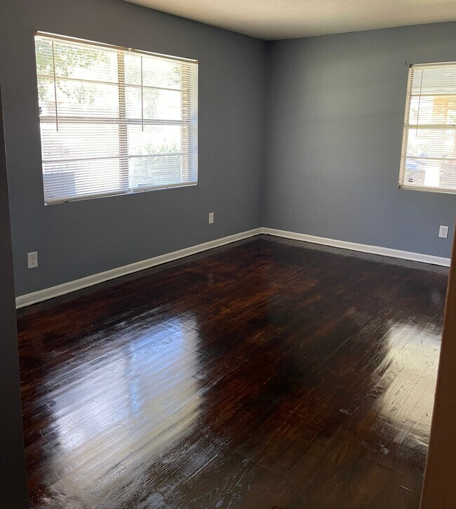 Living room - 1907 Colvert St