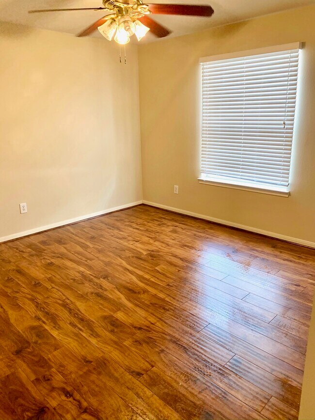Foto del edificio - 205 Mammoth Springs Ln