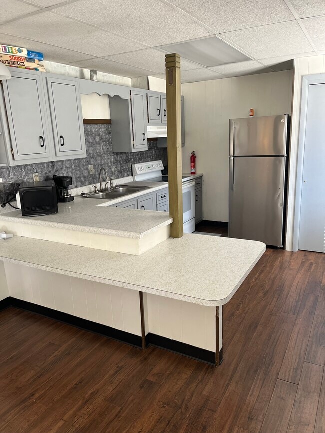 Building Photo - 144 Hillcrest St