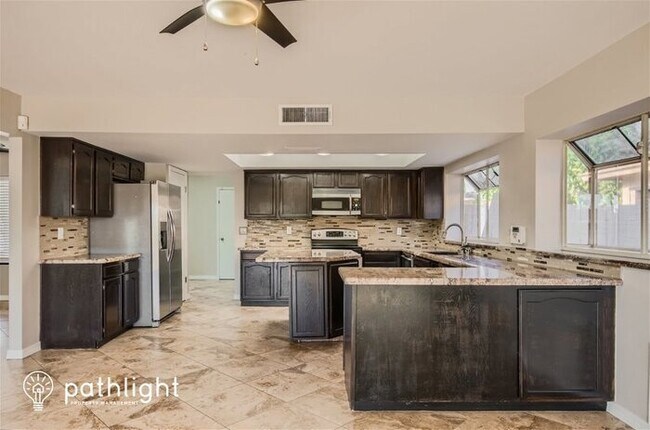 Foto del edificio - 5025 W Desert Cove Avenue, Glendale, AZ, 8...
