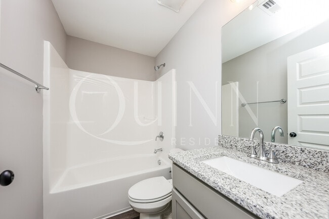 Building Photo - 2151 Miramar Cir