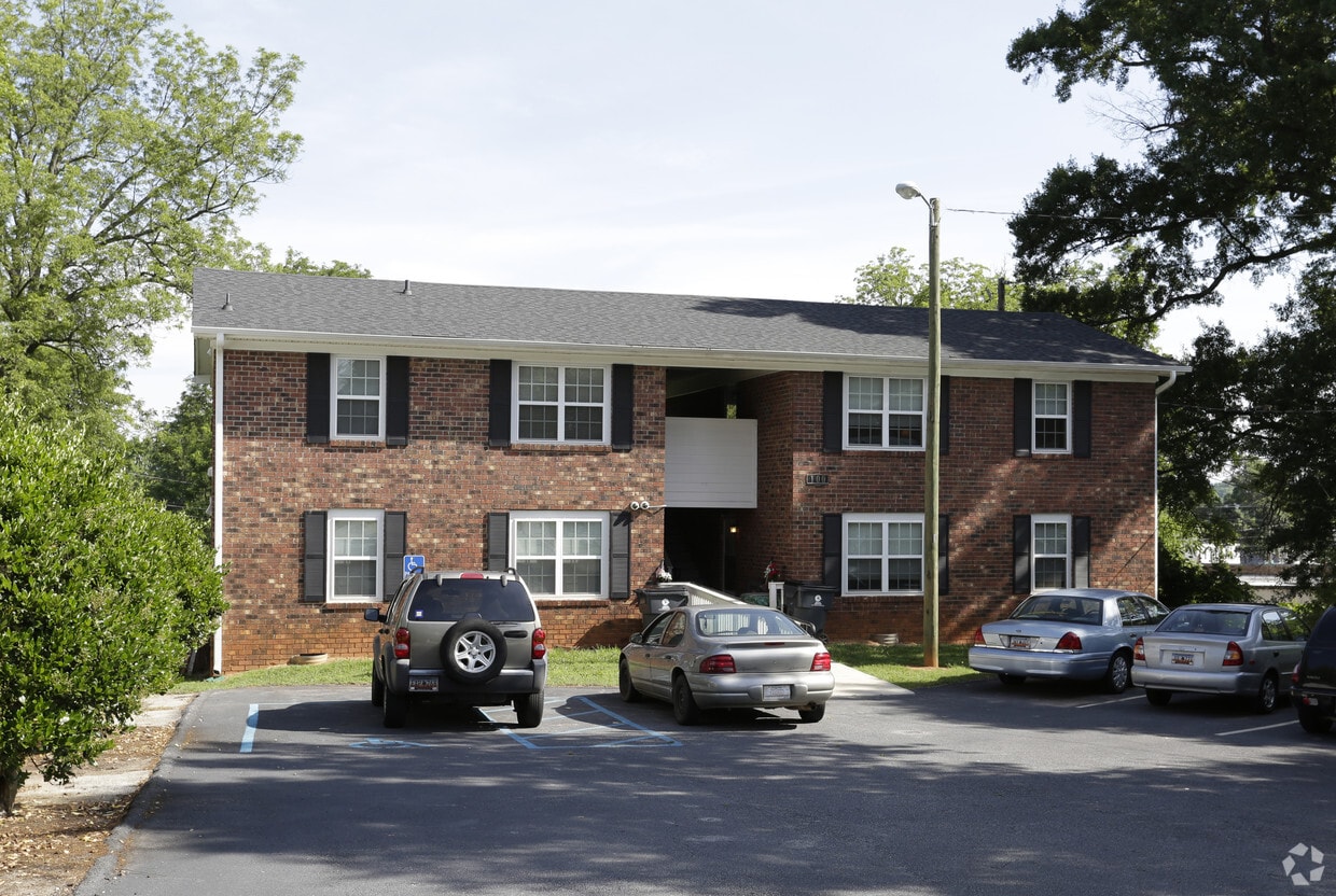 G Apartments in Greenville, SC