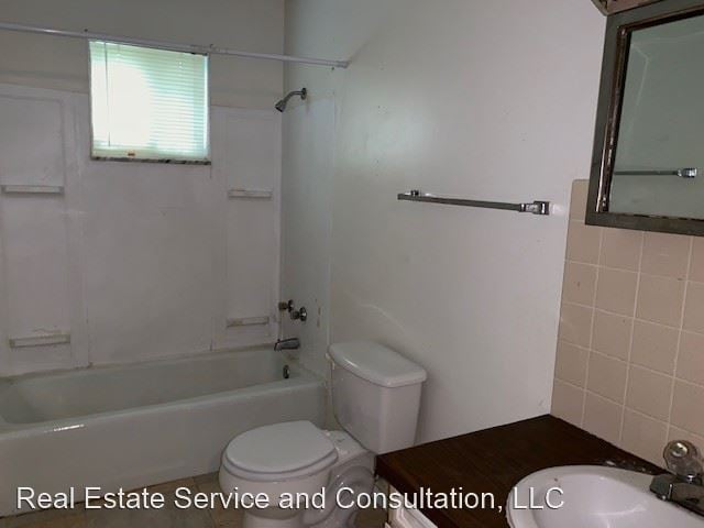 Building Photo - 126 N Walnut St