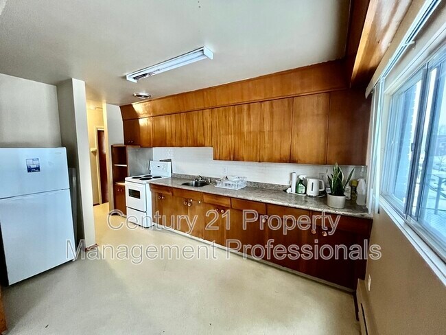 Building Photo - 11610 124 St