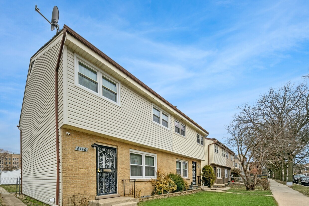 6146 S Dorchester Ave, Chicago, IL 60637 Townhome Rentals in Chicago