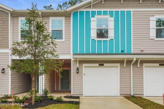 Building Photo - 7419 Palm Hills Dr