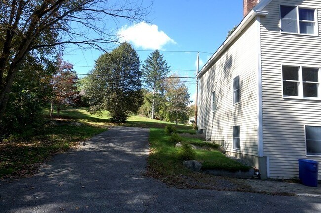 Building Photo - 90 Groton St