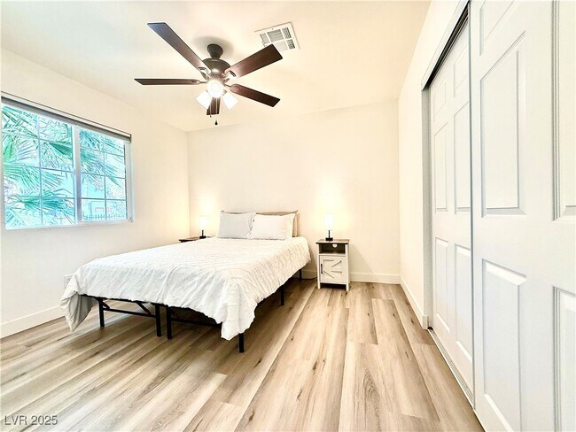 Foto del edificio - 4881 E Imperial Ave
