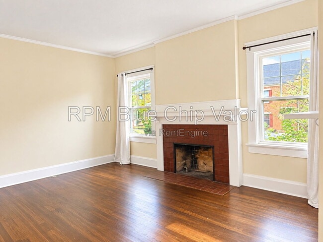 Building Photo - 2515 Hackberry St