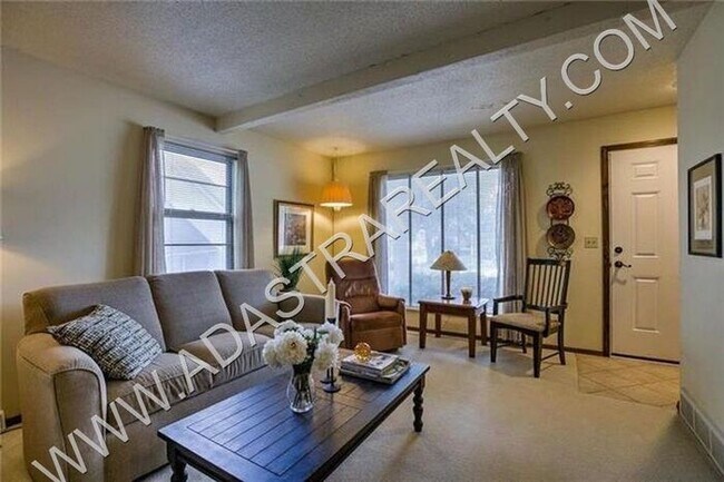 Foto del edificio - Beautiful Duplex in Olathe-Available in JU...