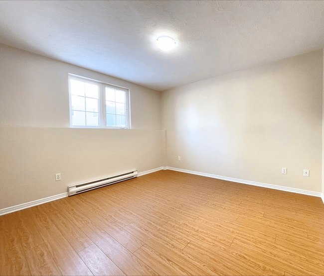 Building Photo - 276 - 350 Gauvin Road