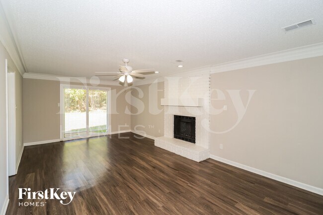 Foto del edificio - 675 Tealwood Ln