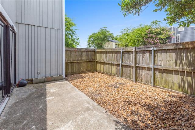 Building Photo - 1851 Fox Run Dr