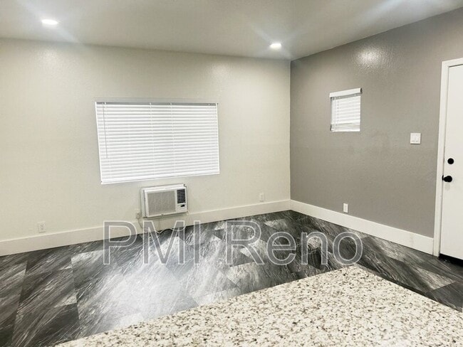 Foto del edificio - 778 Forest St