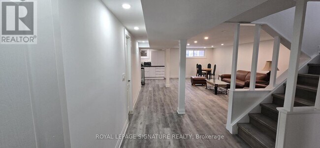 Photo du bâtiment - 383 Fernleigh Cir N