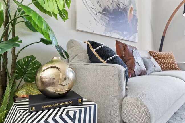 Foto del edificio - The Hilltop Apartment Homes