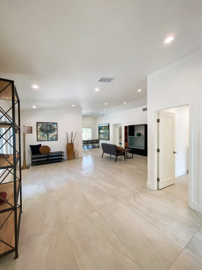 Building Photo - 49651 Lincoln Dr