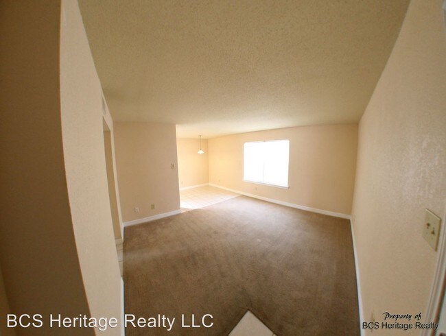 Building Photo - 802 Oran Cir