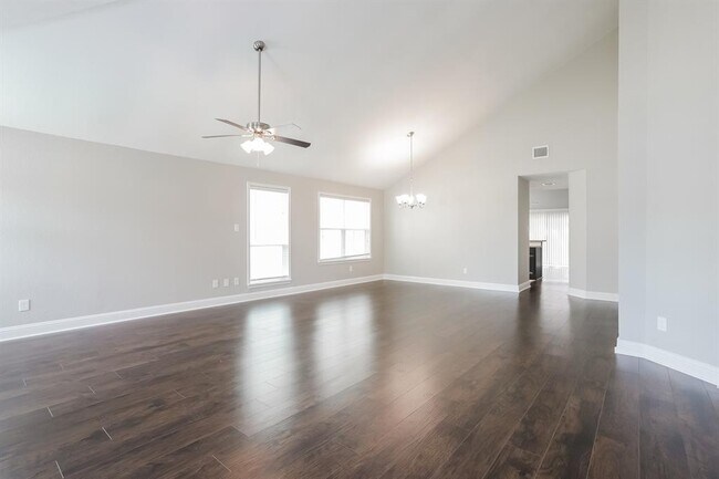 Building Photo - 16011 Beechnut St
