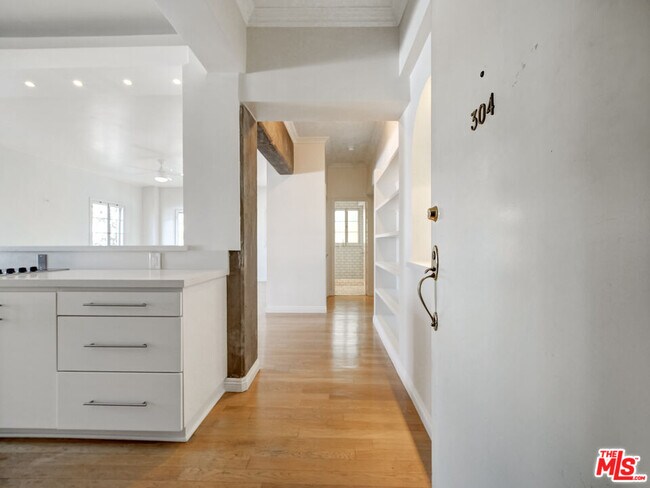 Foto del edificio - 109 N Sycamore Ave