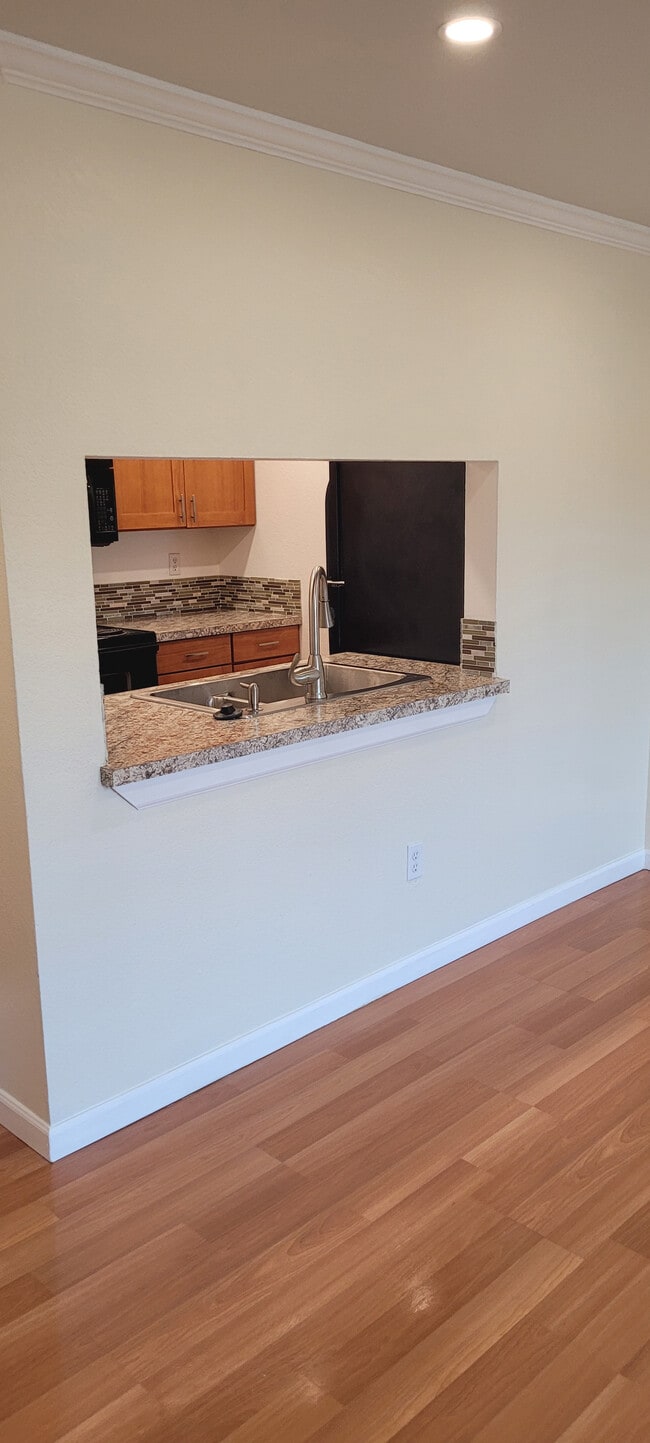 Building Photo - Heatherstone Park Apartments