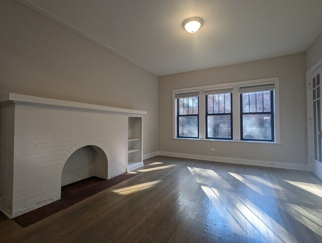 Foto del edificio - 2524 N Kedzie Blvd