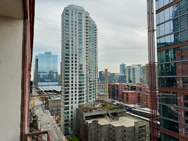 Building Photo - 345 N Canal St