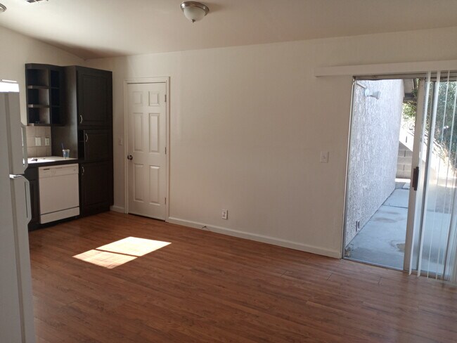 Foto del edificio - 6570 Mountainwood Ln