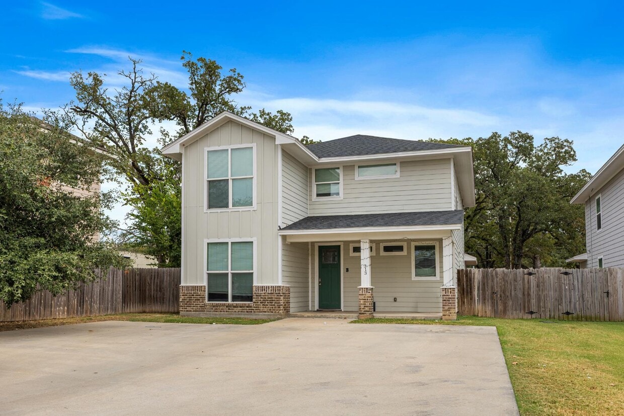 Photo - 313 Fairway Dr B