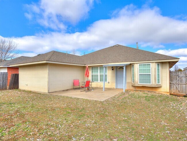 Building Photo - 212 Cambridge Dr