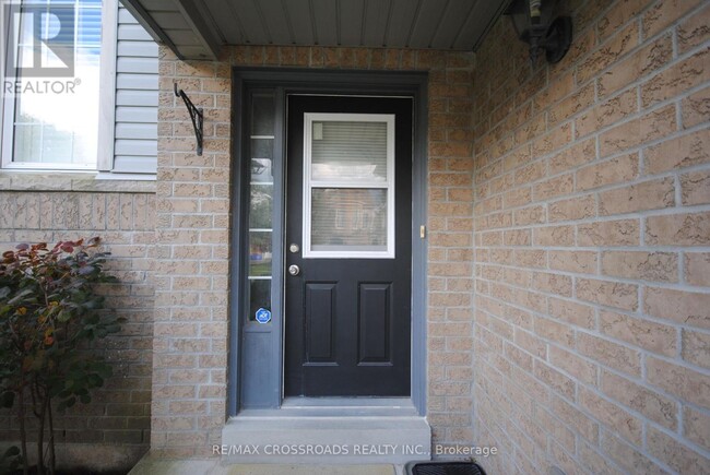 Building Photo - 51 Beachgrove Crescent