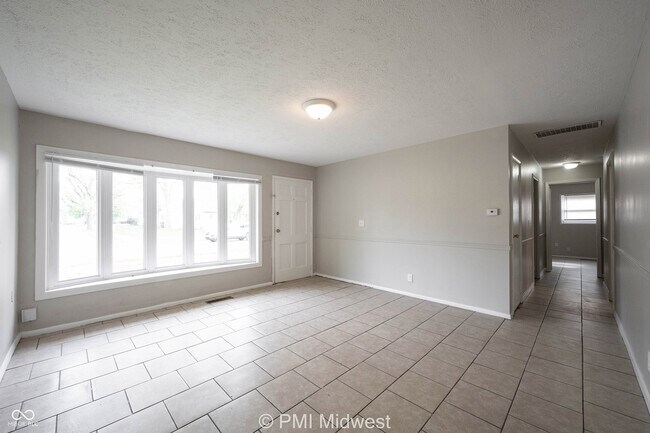 Foto del edificio - 5925 Sunwood Dr