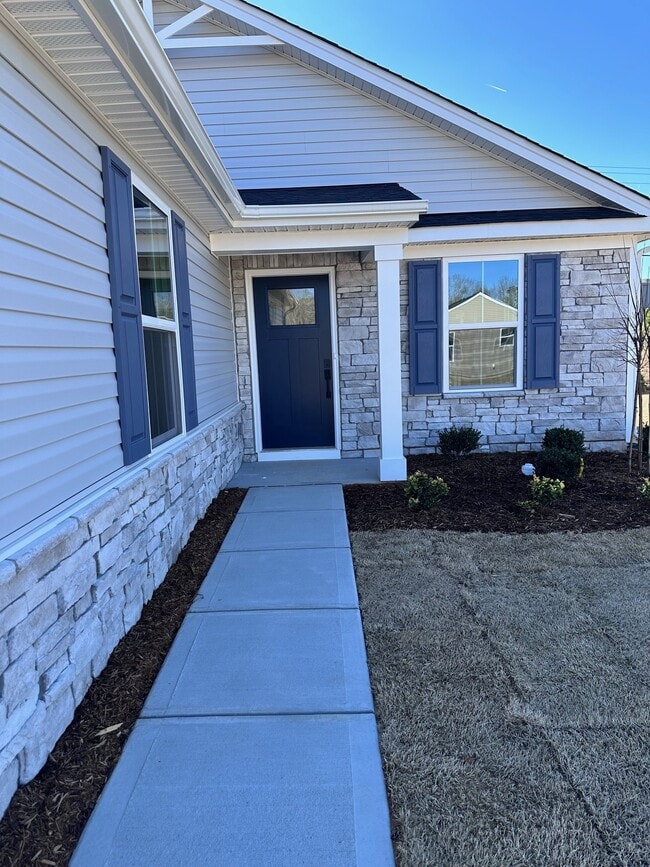 Building Photo - 483 Grandiflora Ave