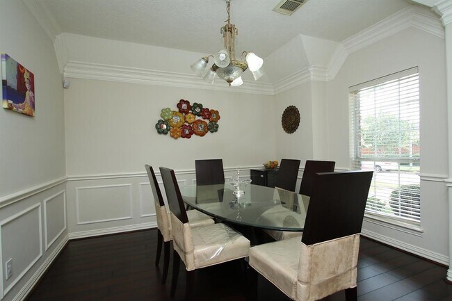 Foto del edificio - 6423 Cottonwood Park Ln