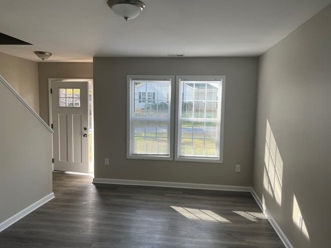 Building Photo - 505 E Mills Dr