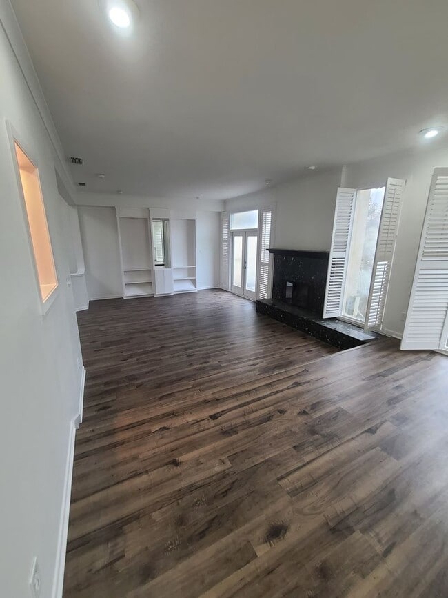 Building Photo - 3/2.5/2 with 2 Living Areas on Crossing Creeks Country Club